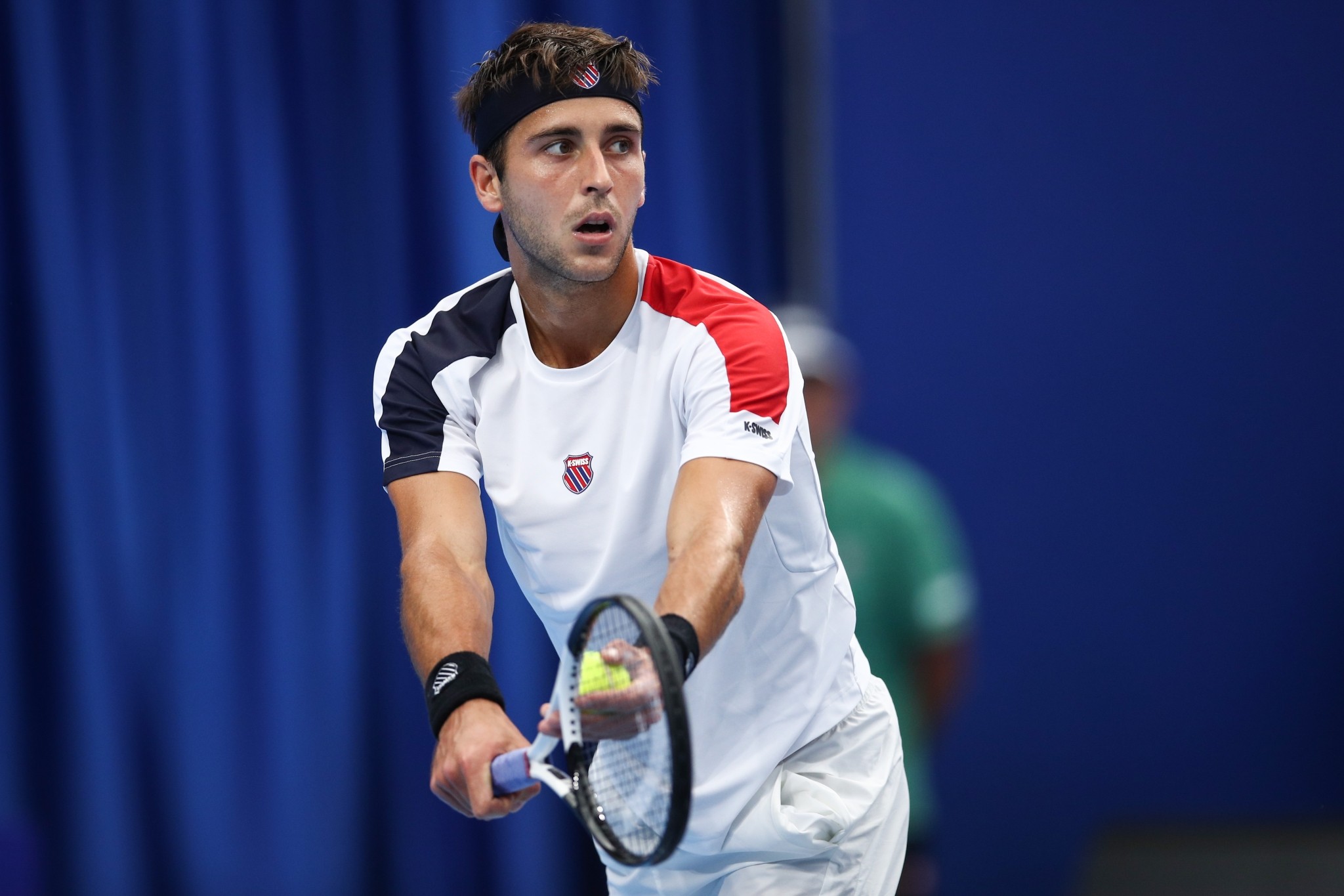 自己依然站 自己依然站