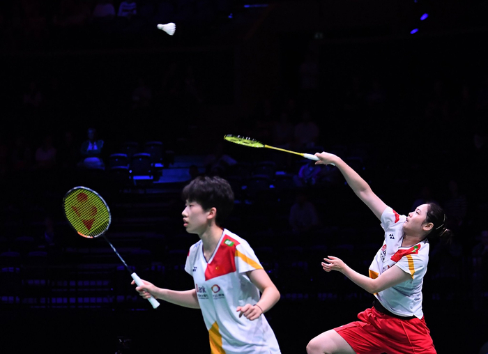 过生日的穆帅包厢看费内巴切逆转：从我脸上你能看到我很开心.