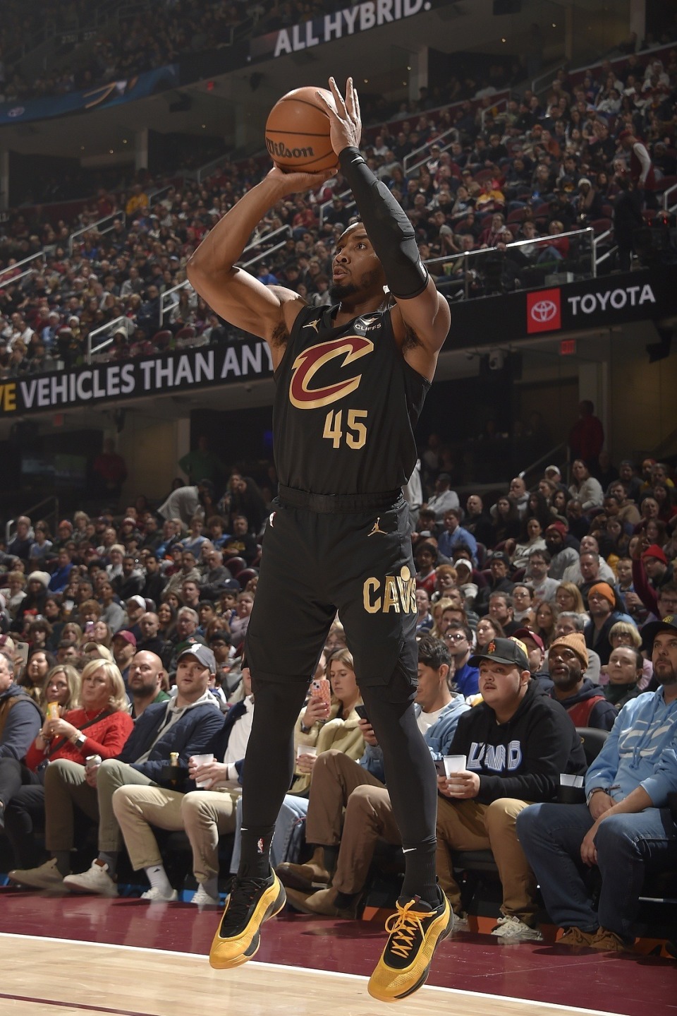 发球牵制 发球牵制