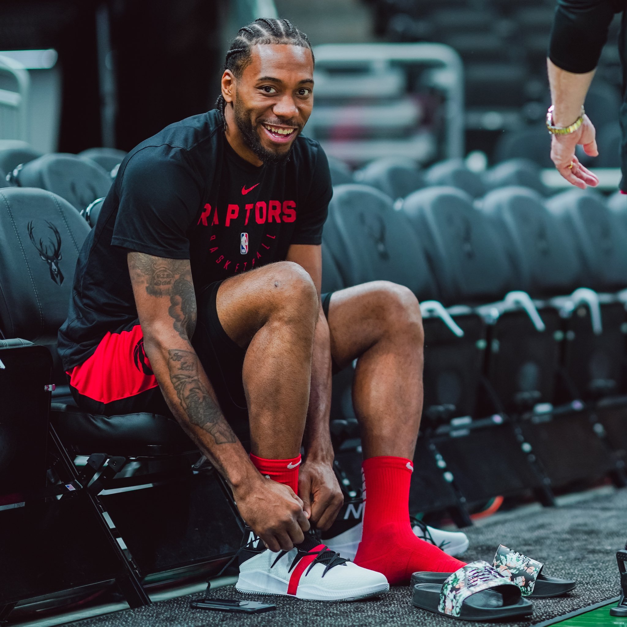 必须顶住强 必须顶住强